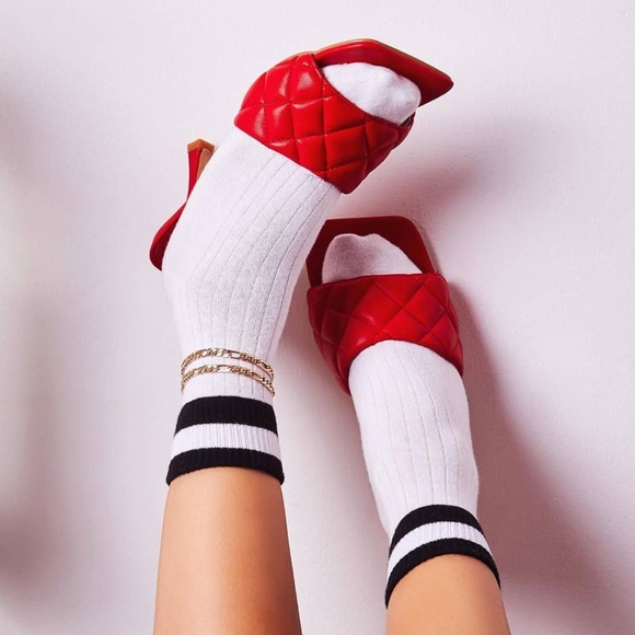 !! NEW !! SQUARE TOE Quilted Mules in Red - Picture 4 of 9